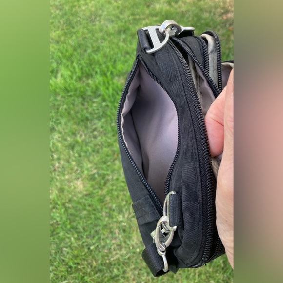 😎Baggallini Mini Cross Body Black - Picture 9 of 15